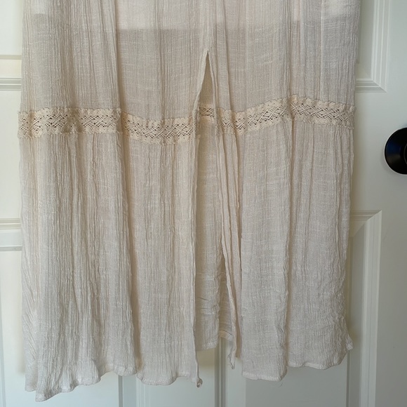 Gorgeous Flowy Doe & Rae medium dress - Picture 6 of 11